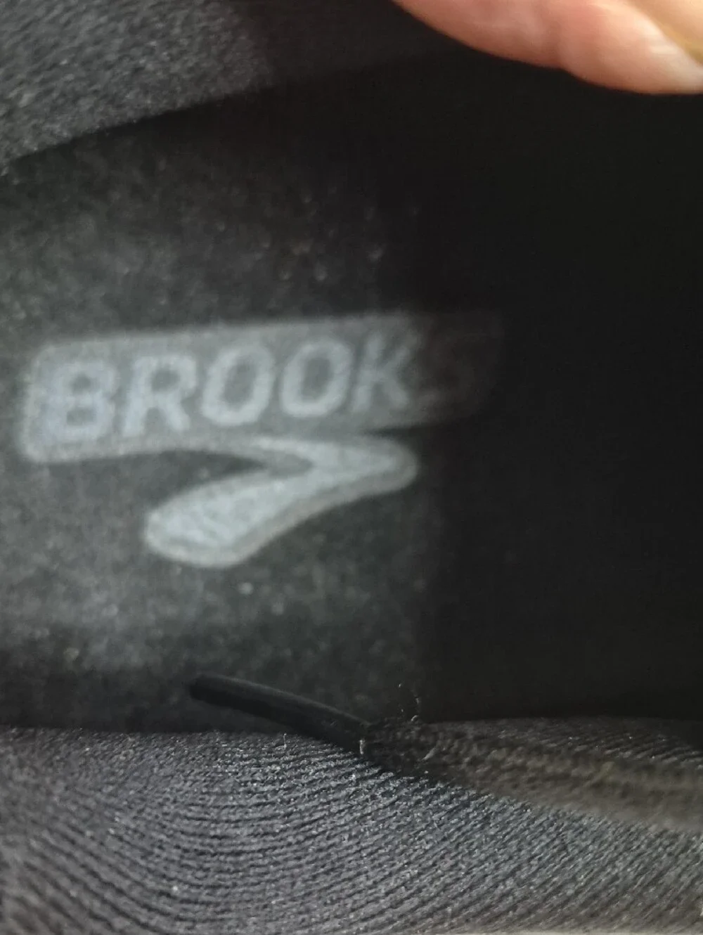 Brooks Men's All-Black Athletic Walking Shoes Size 9.5